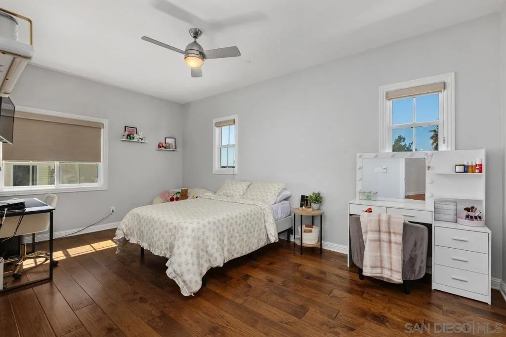 Photo of 1157 Village
