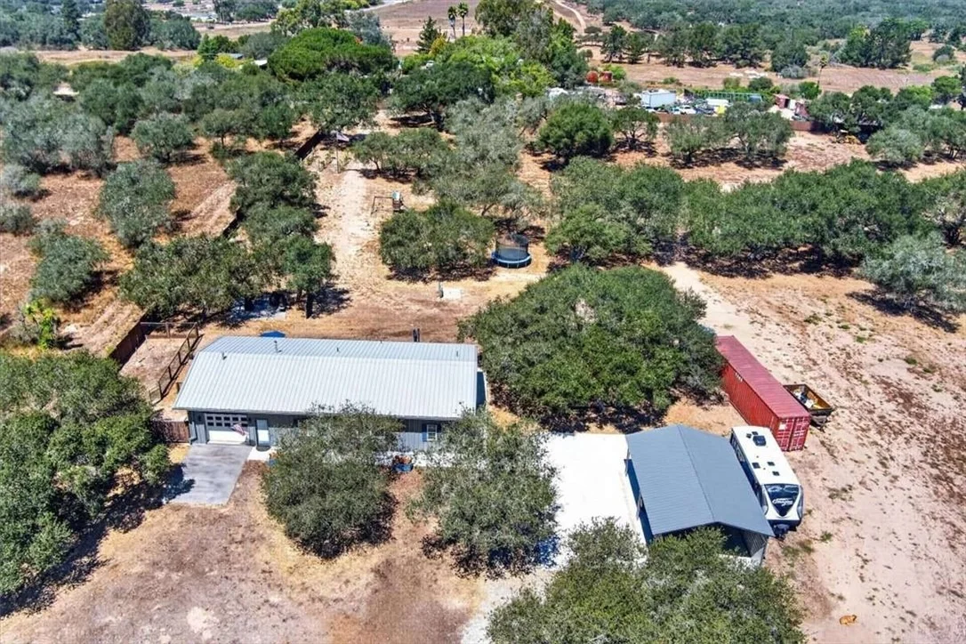 Photo of 1116 1120 Rolling Oaks Drive