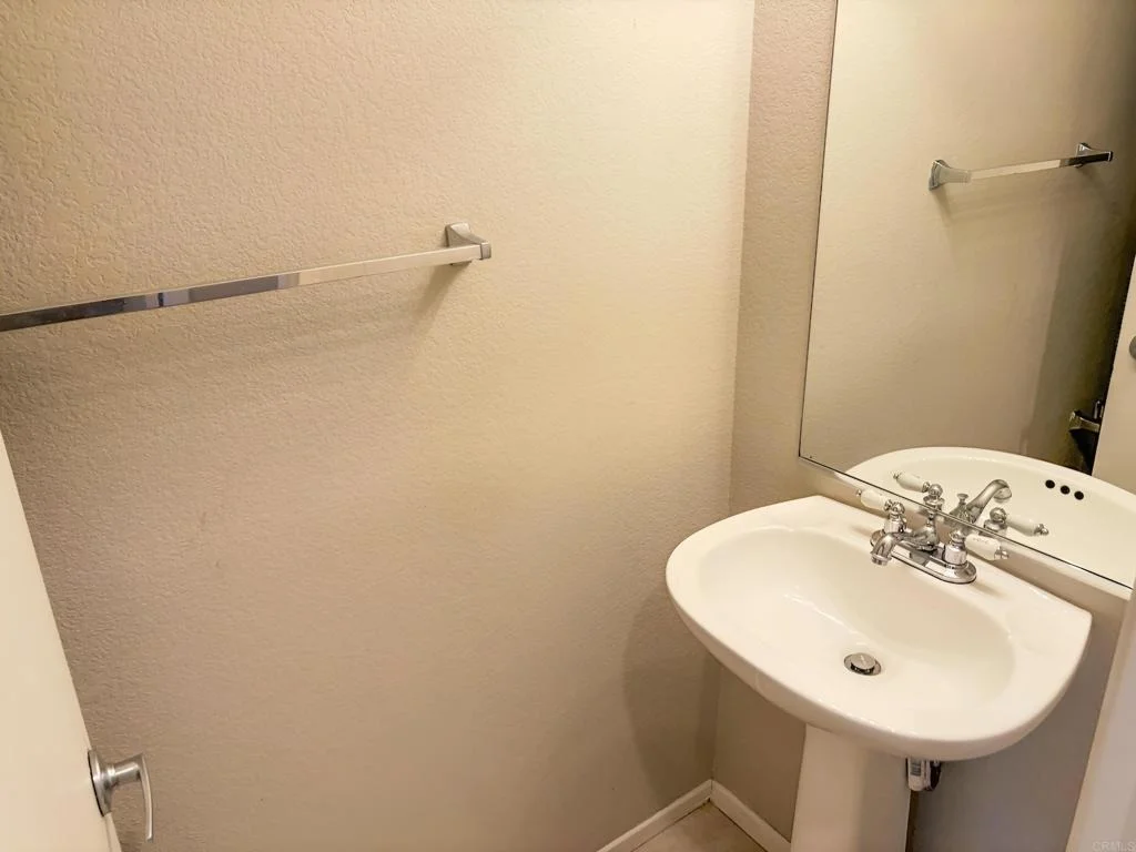 Photo of 756 Avenida Abeja