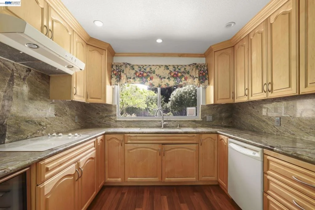 Photo of 2112 Red Oak Place