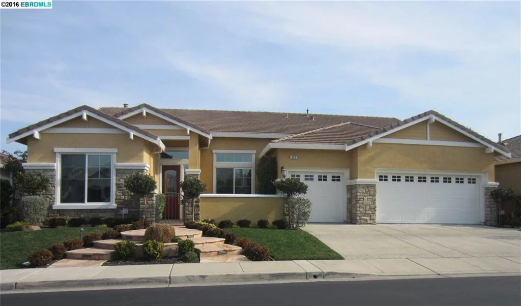 Photo of 926 CENTENNIAL DR