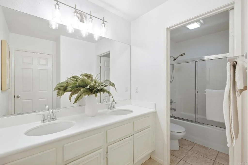 Photo of 1009 Longfellow Court