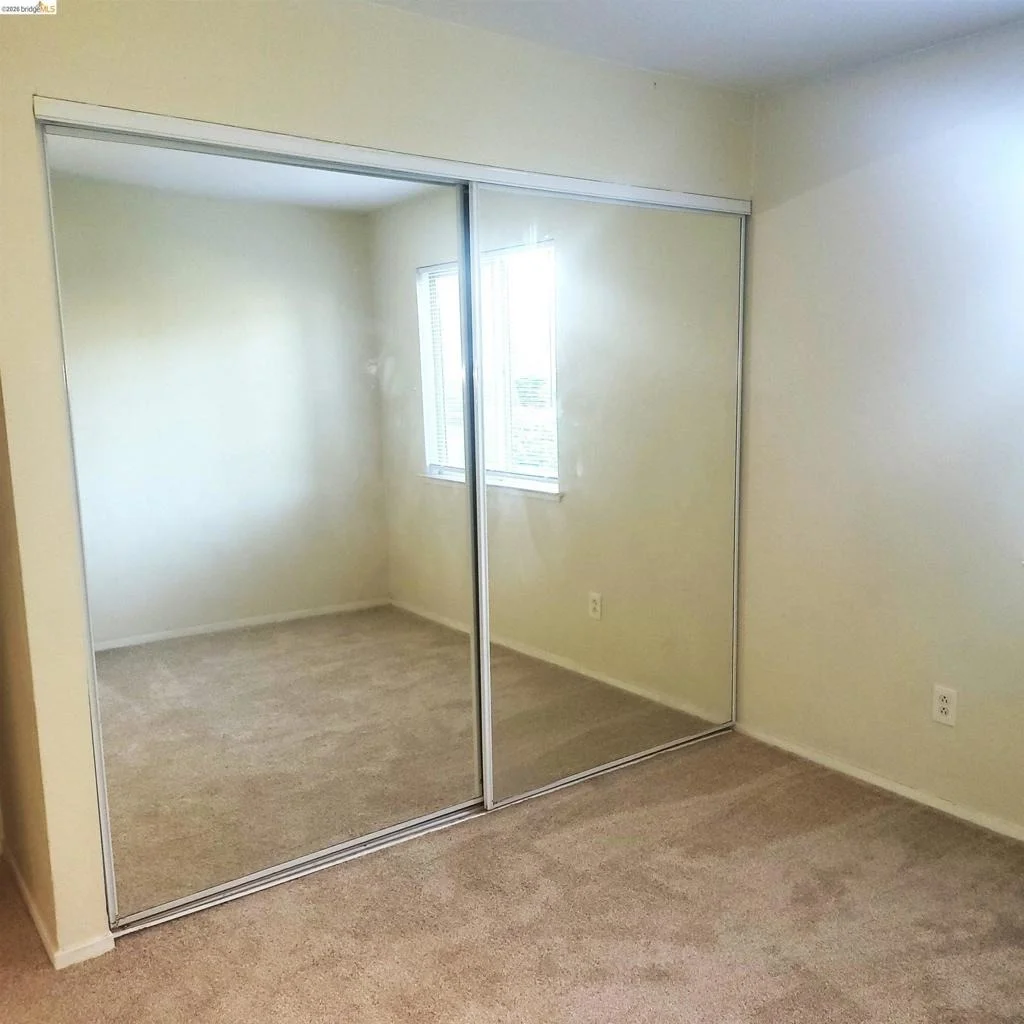 Photo of 1241 Lakeview Cir