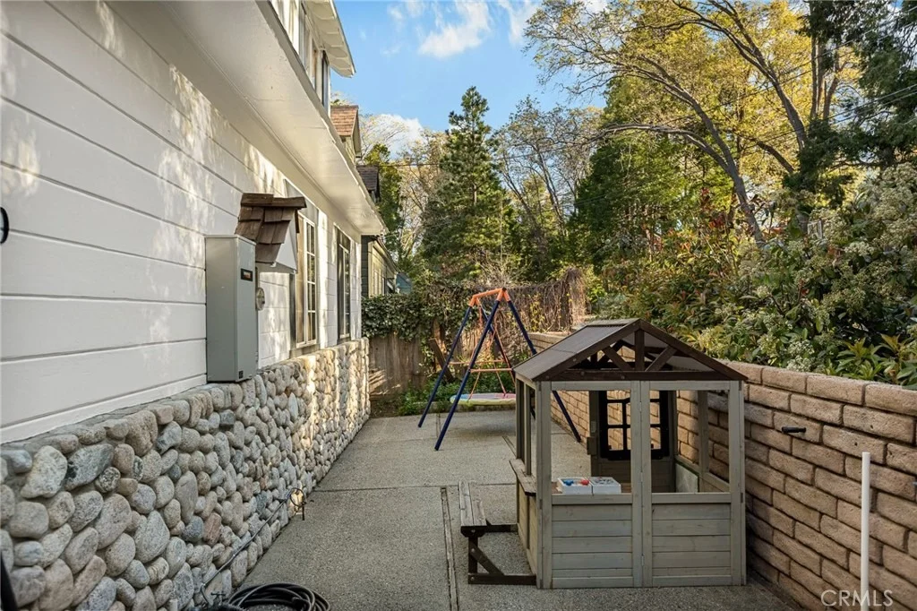 Photo of 230 Hemlock Drive