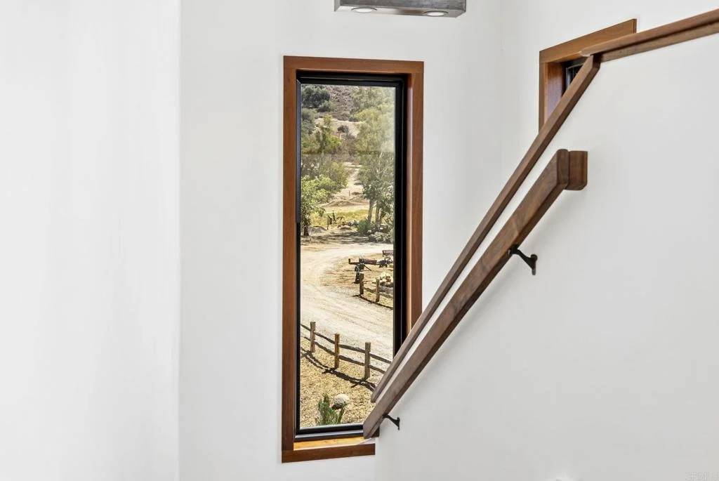 Photo of 21179 Sutherland Dam Road