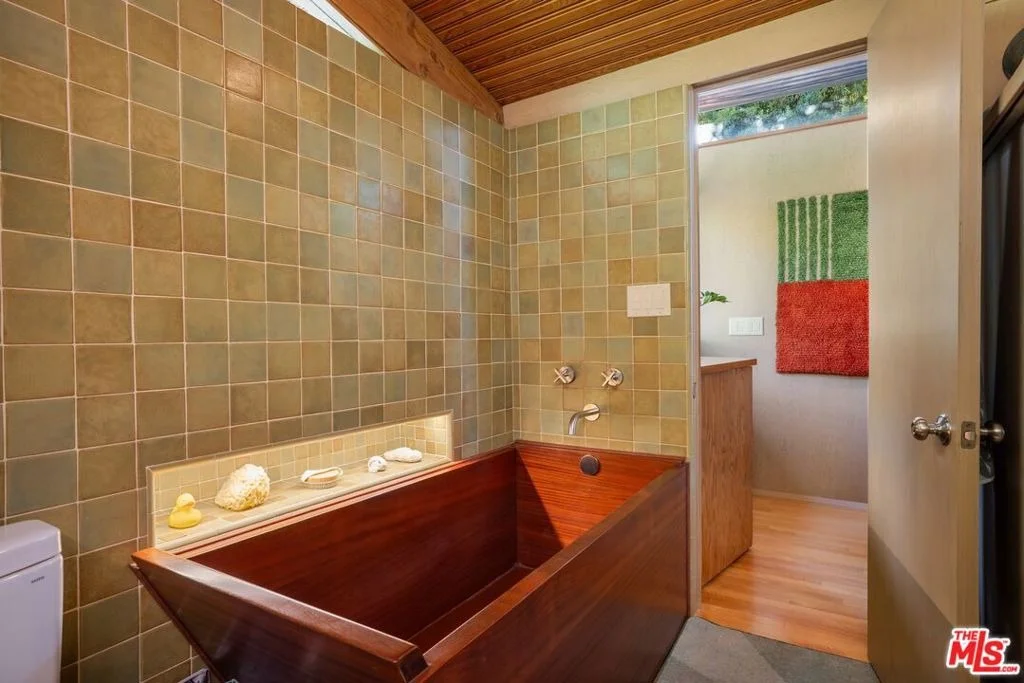 Photo of 3580 Multiview Drive