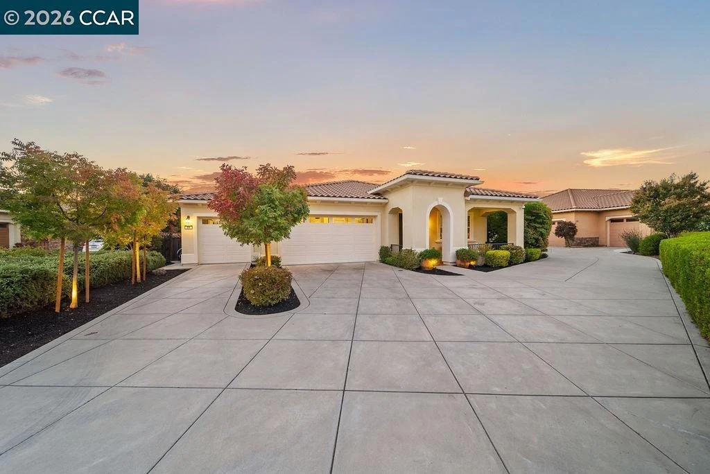 Photo of 24 Promontory Place