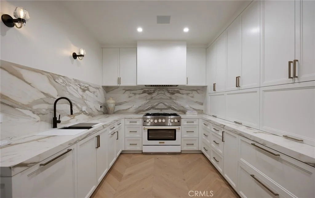 Photo of 2595 Altamar