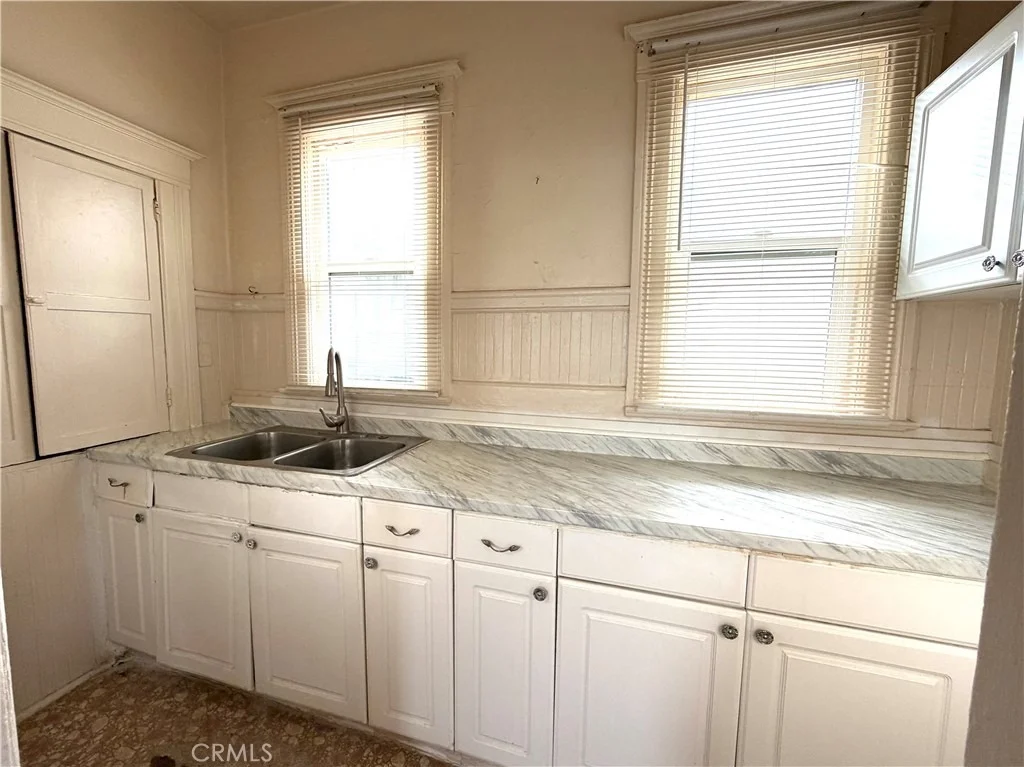 Photo of 230 W 18th