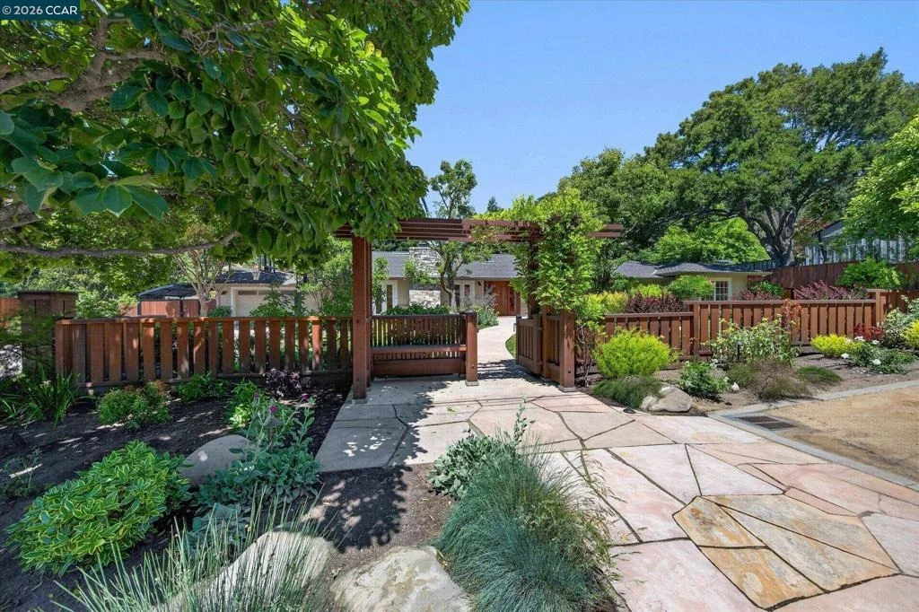 Photo of 1165 Glen Rd