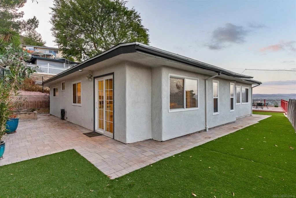 Photo of 8837 Carmir