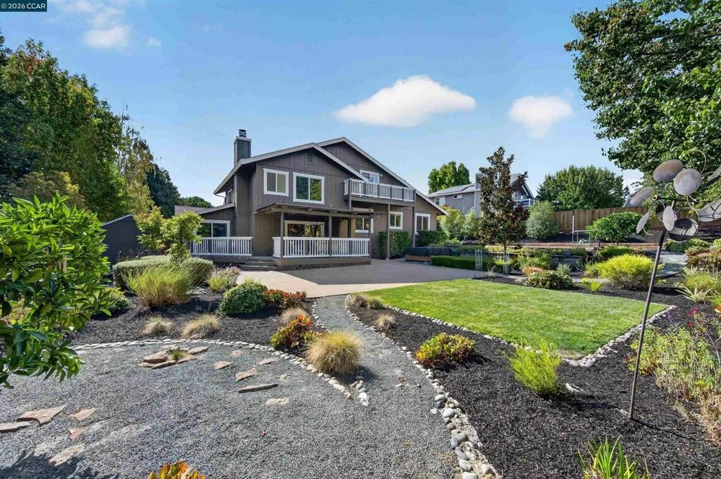 Photo of 1409 Stonehedge Dr