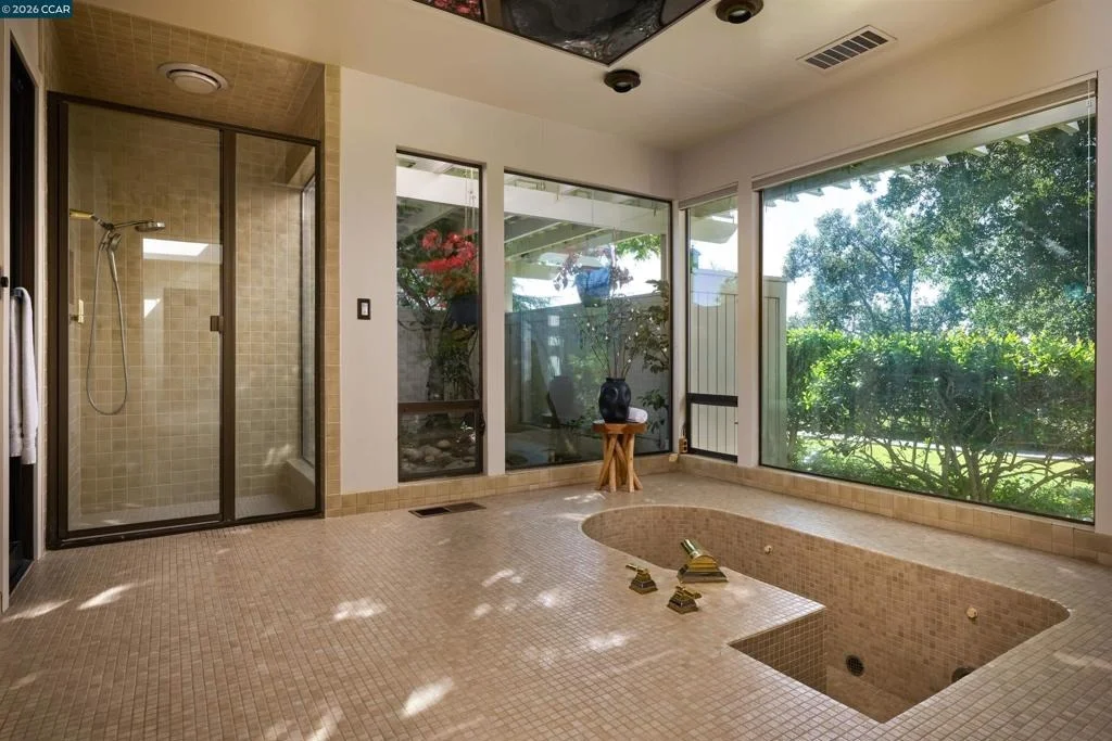 Photo of 2305 Saddleback Dr