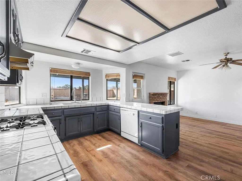 Photo of 736 E Avenue J6