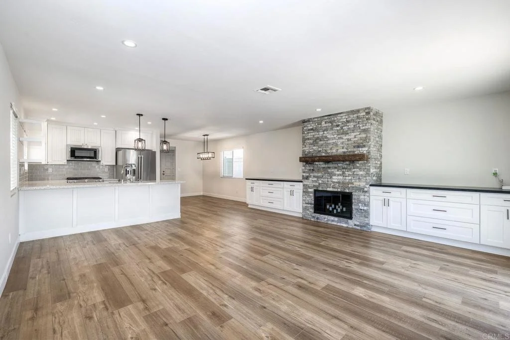 Photo of 369 Alameda Boulevard