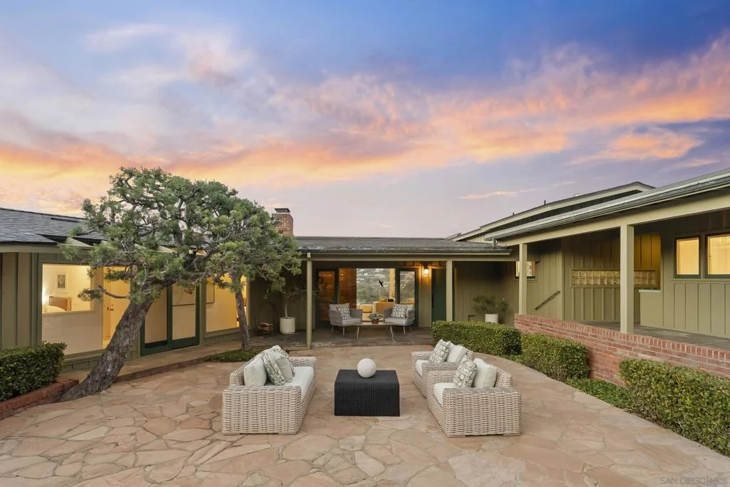 Photo of 7865 Roseland Drive