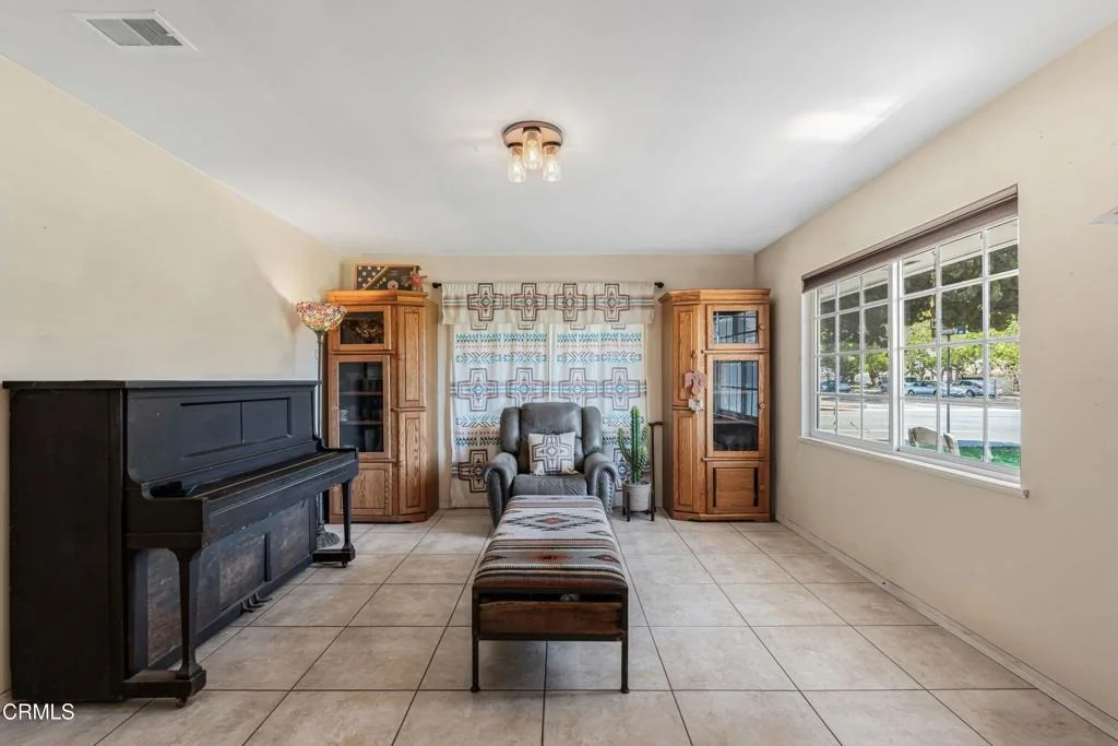 Photo of 405 W Beverly Drive