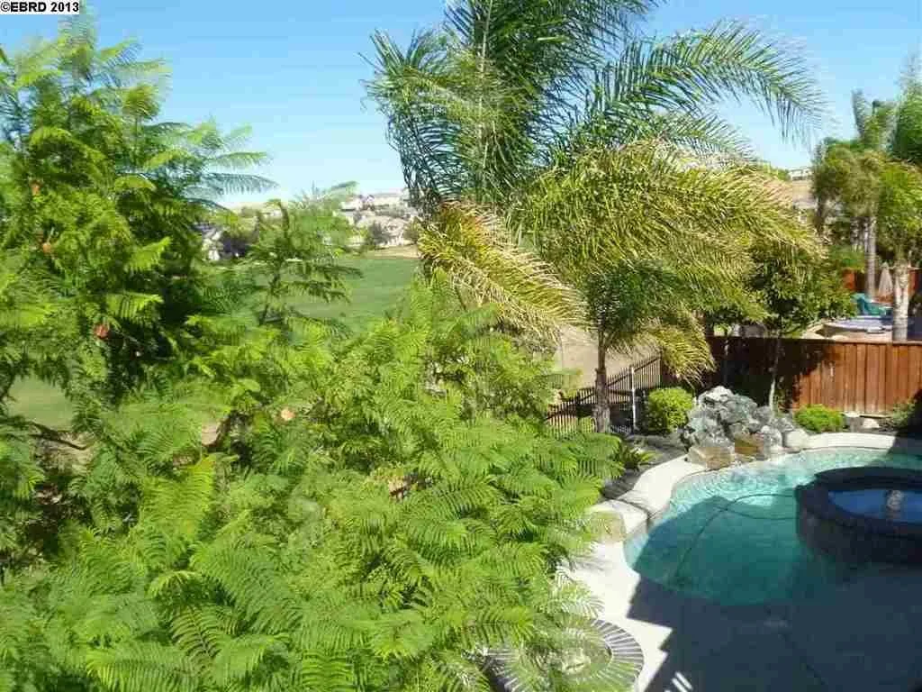 Photo of 554 LAKEVIEW DR