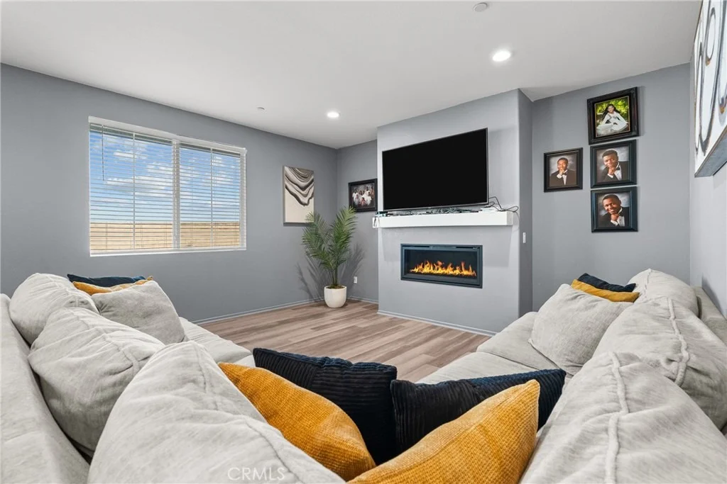 Photo of 6949 Beale
