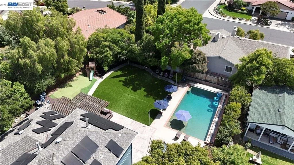 Photo of 2377 College Ave