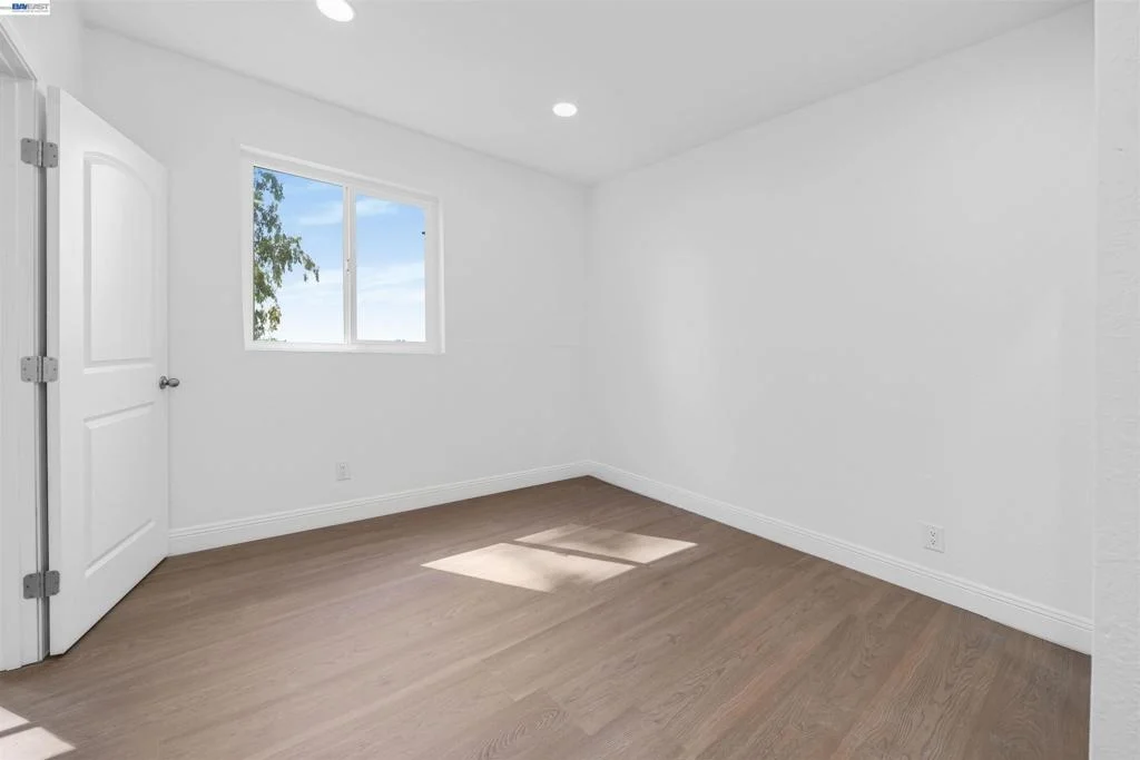 Photo of 1069 Central Blvd