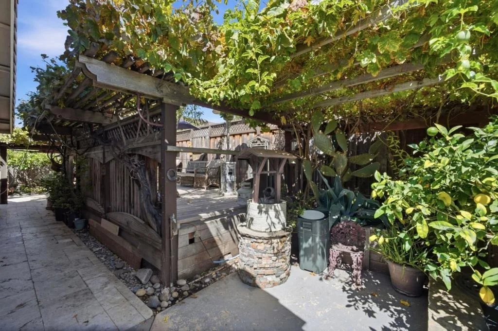 Photo of 1055 Eagle Drive