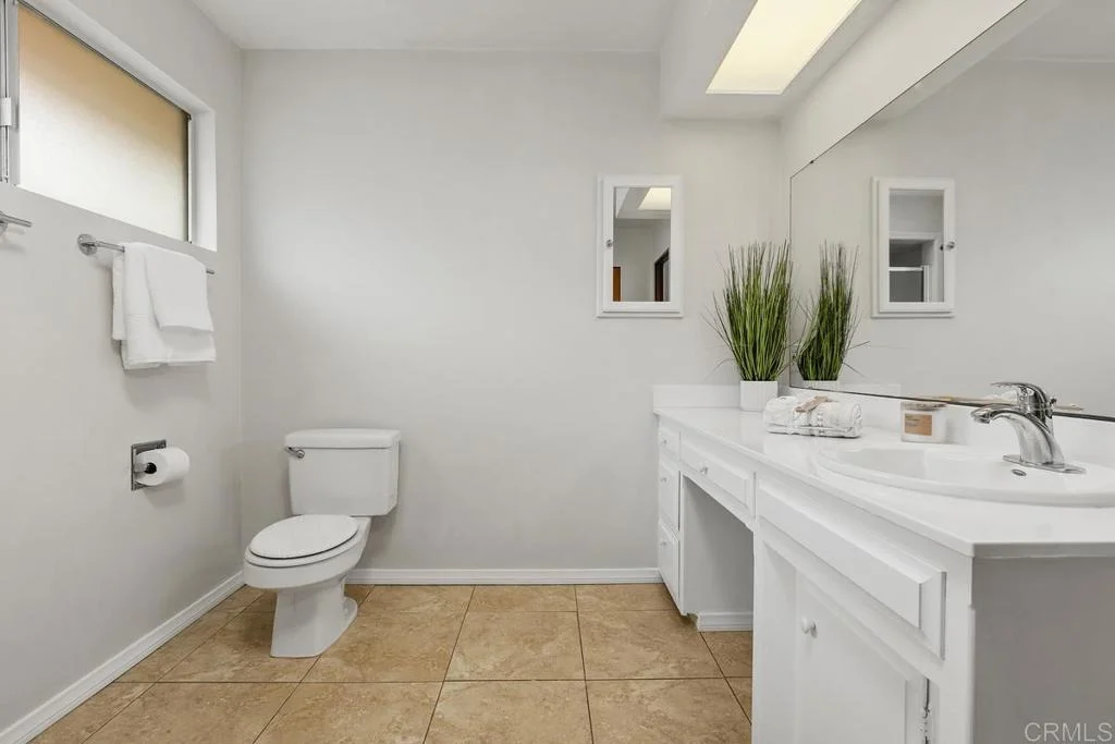 Photo of 1035 Knoll Park Lane