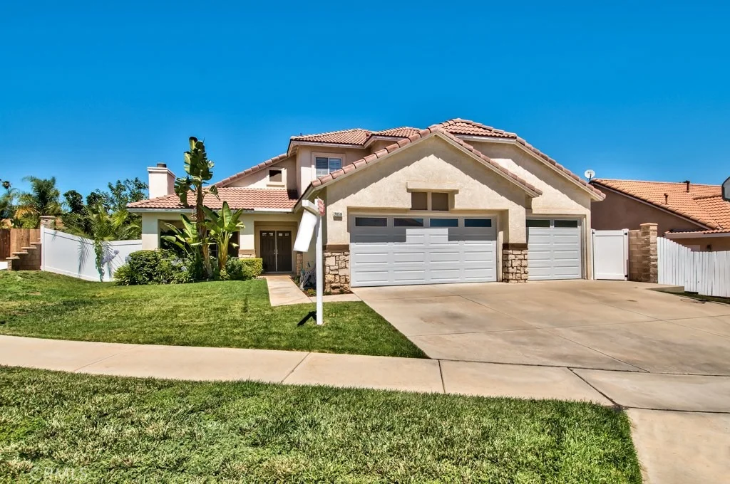 Photo of 2858 Bush Circle