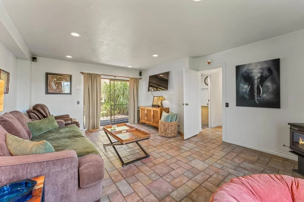 Photo of 4439 La Canada