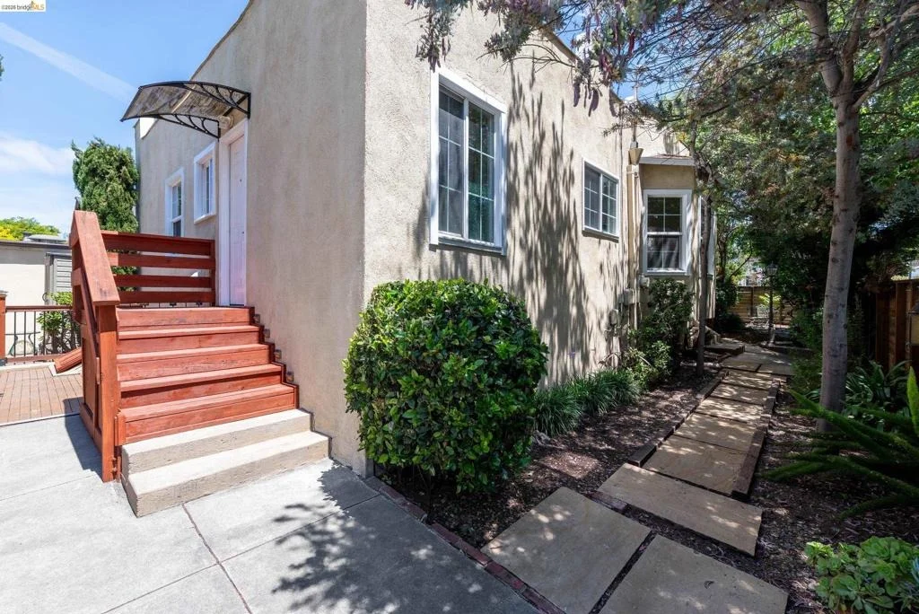 Photo of 1595 Dwight Way