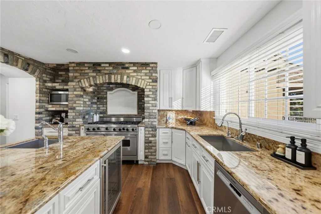 Photo of 40900 Via Los Altos