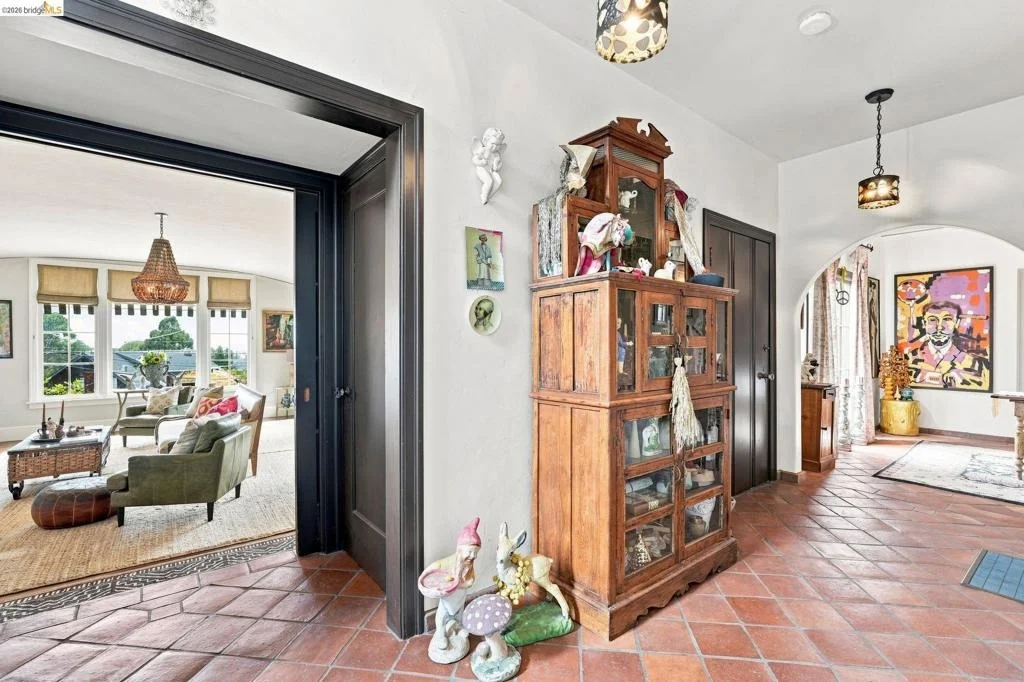 Photo of 893 Santa Barbara Rd
