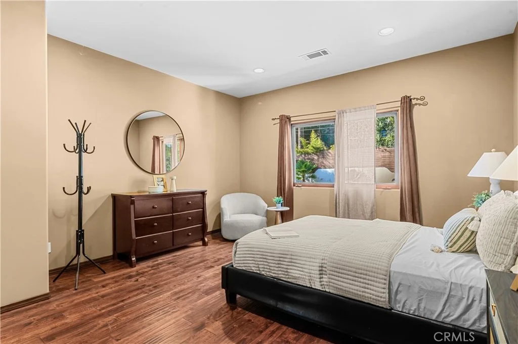 Photo of 2037 Hill Drive