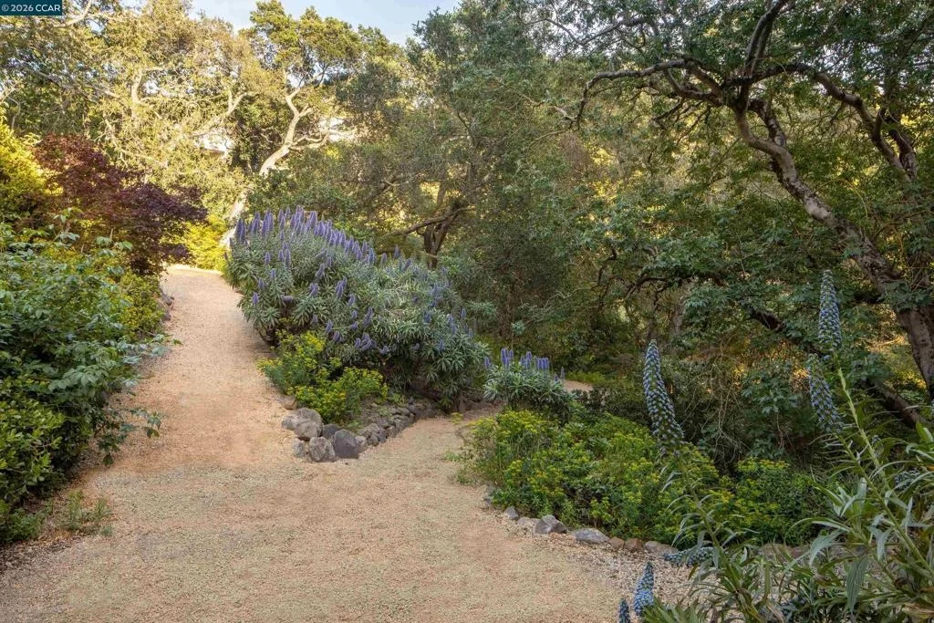 Photo of 280 Indian Rd