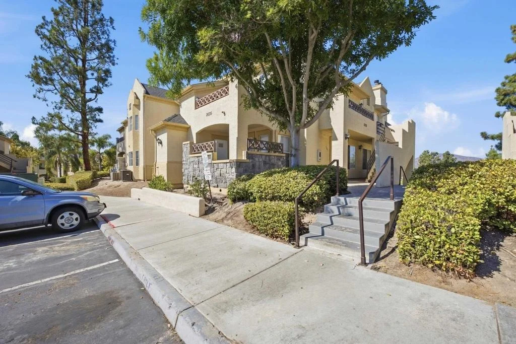 Photo of Unit 102 at 2035 Lakeridge Circle