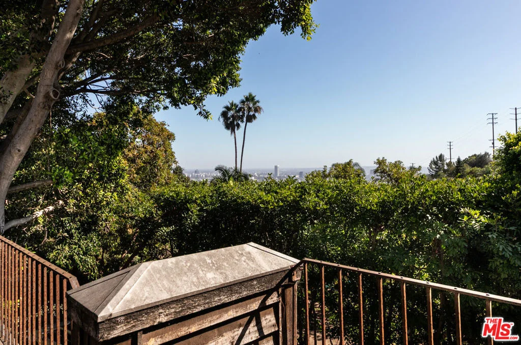 Photo of 8497 Harold Way