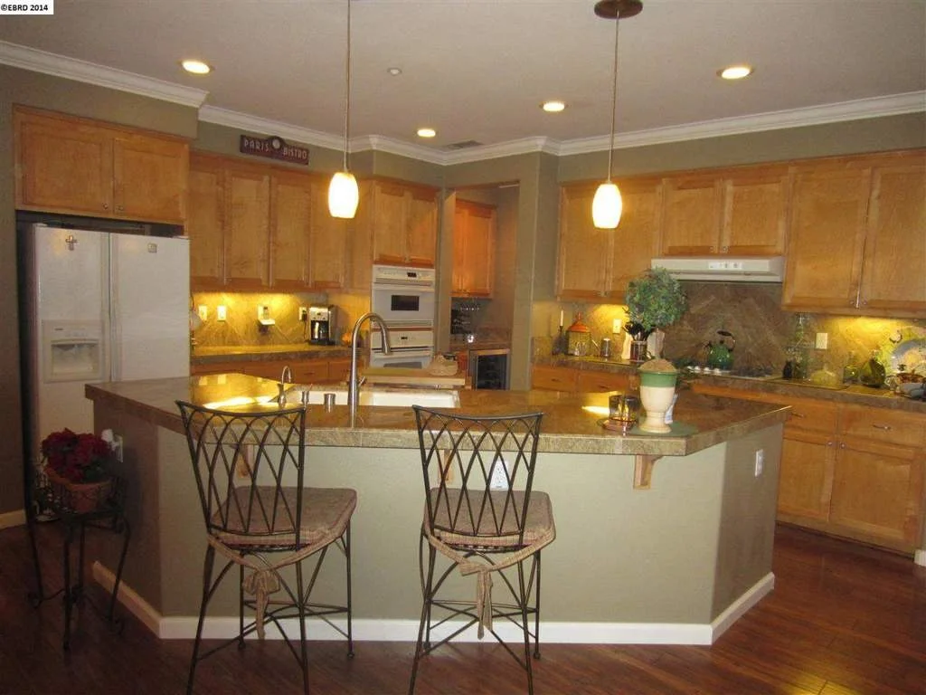Photo of 545 LAKEVIEW DR