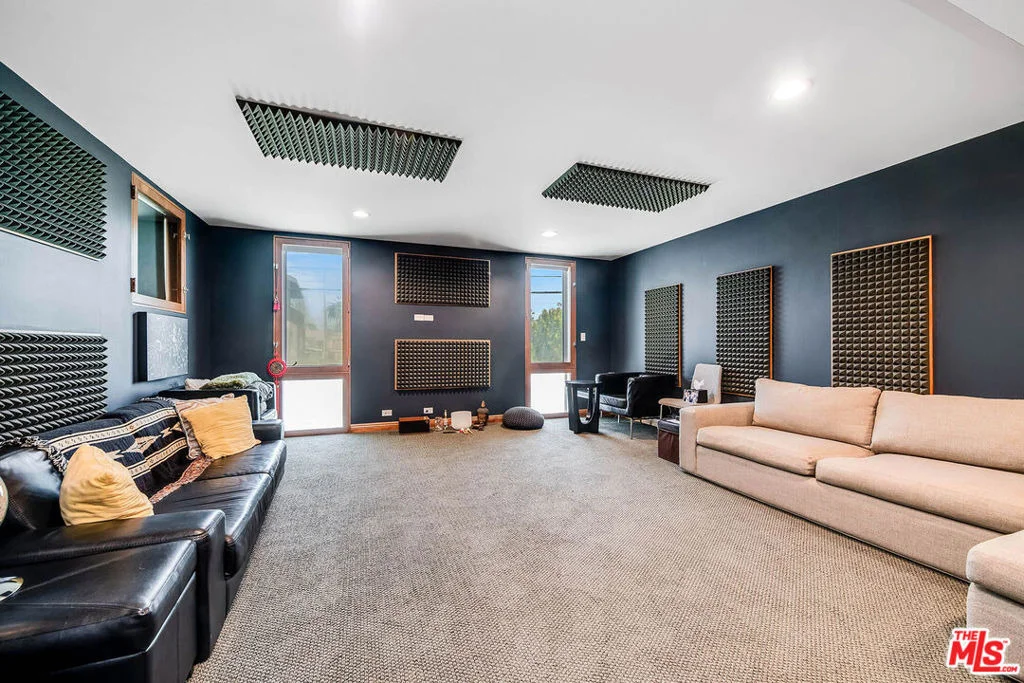 Photo of 417 Venice Way