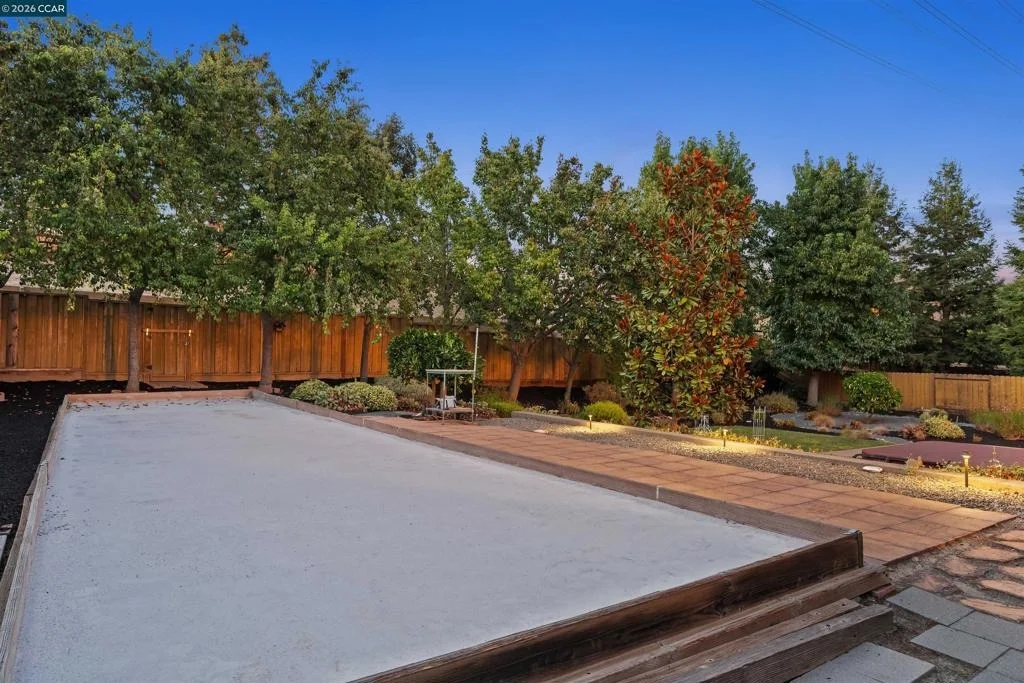 Photo of 1409 Stonehedge Dr