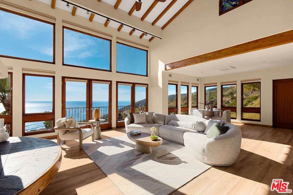 Photo of 4240 Avenida De La Encinal
