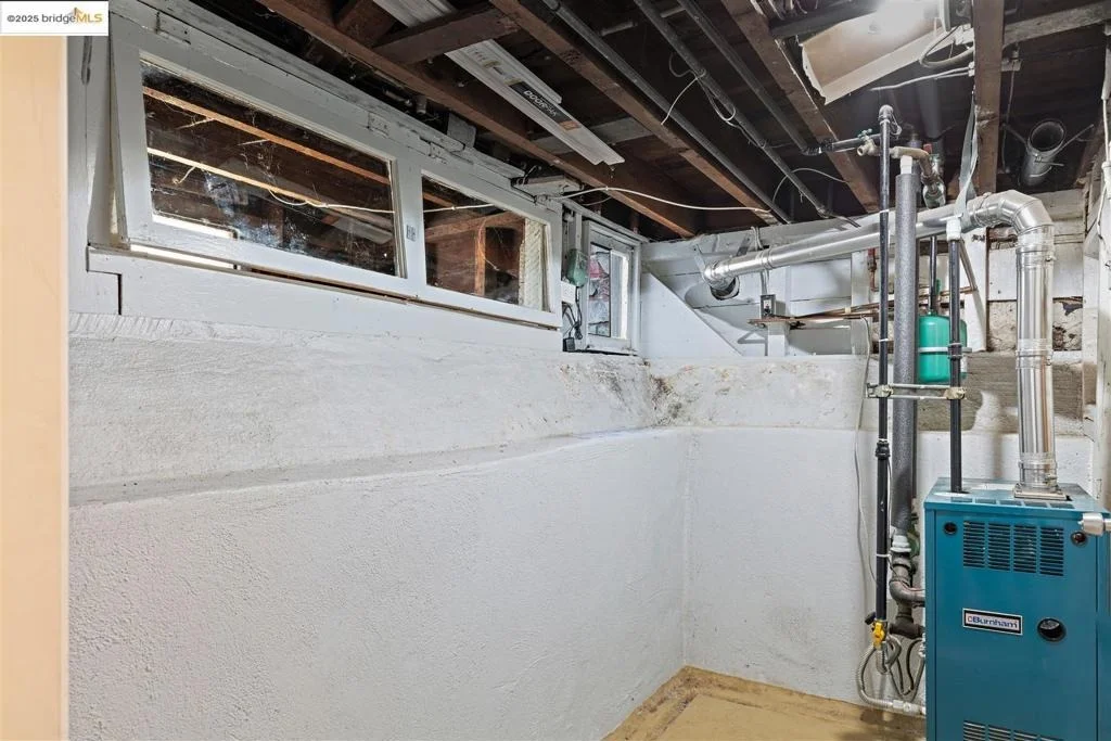 Photo of 2441 Carleton Street