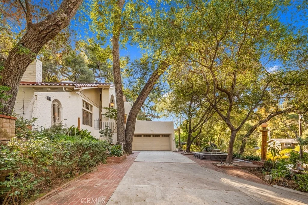 Photo of 16 Hidden Valley Road