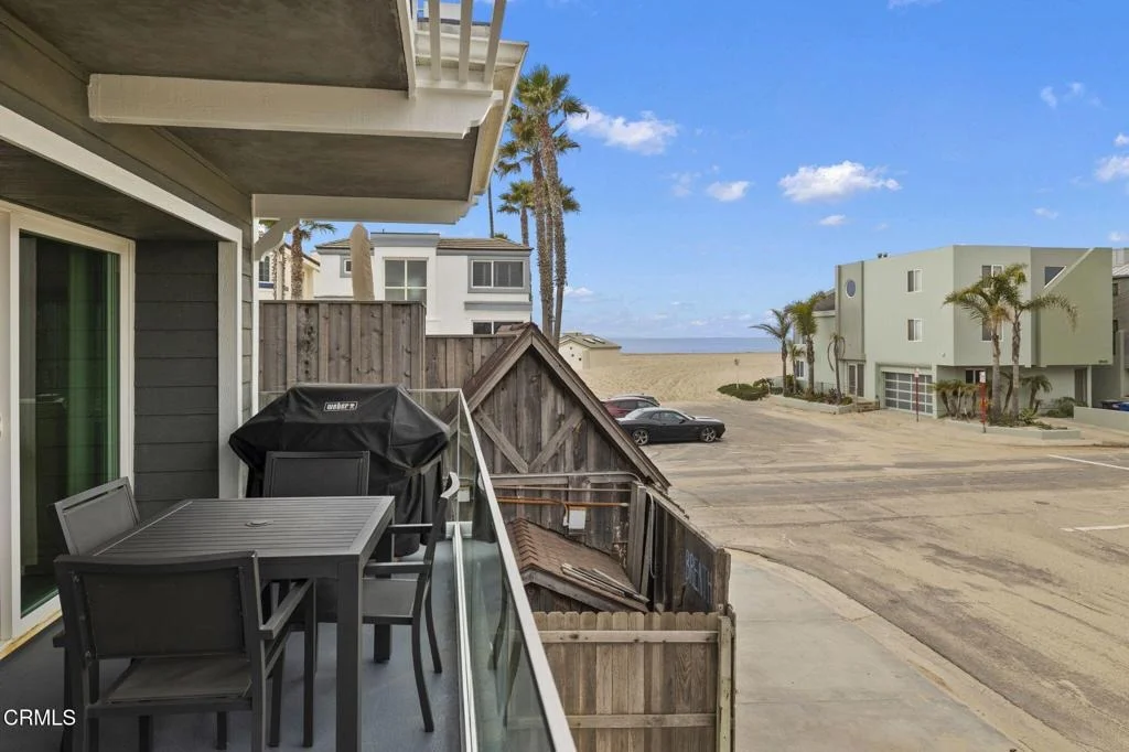 Photo of 104 La Brea Street