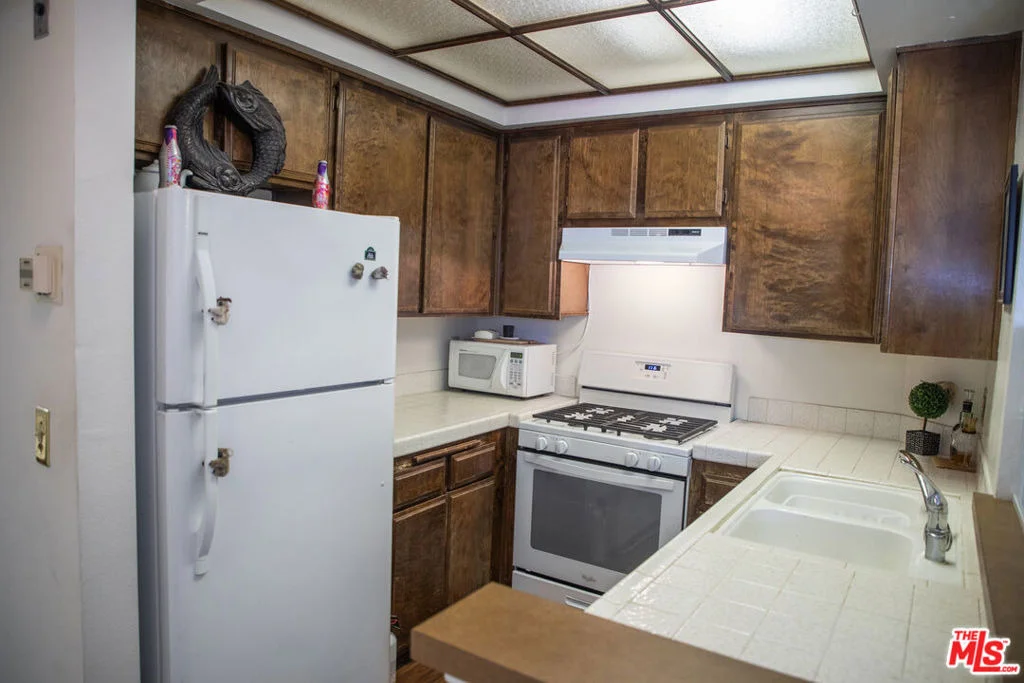 Photo of Unit 44 at 6323 Reseda Boulevard