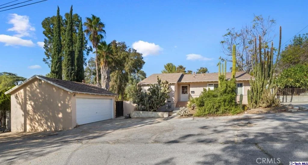 Photo of 10333 Pinyon Avenue