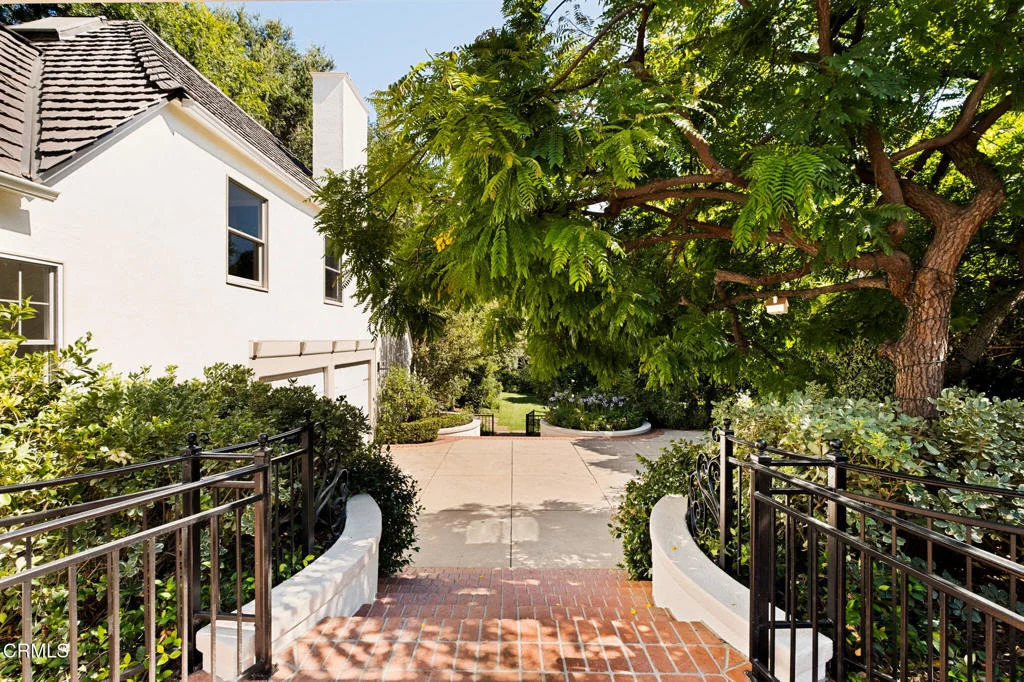 Photo of 1190 Lorain Road