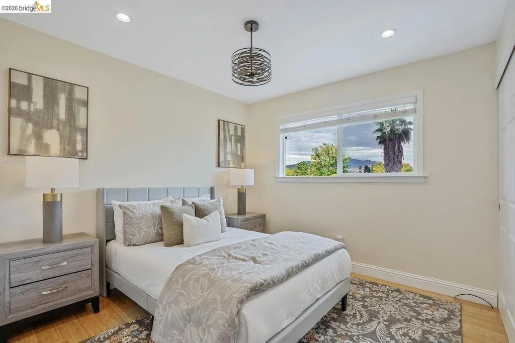 Photo of 2198 La Orinda
