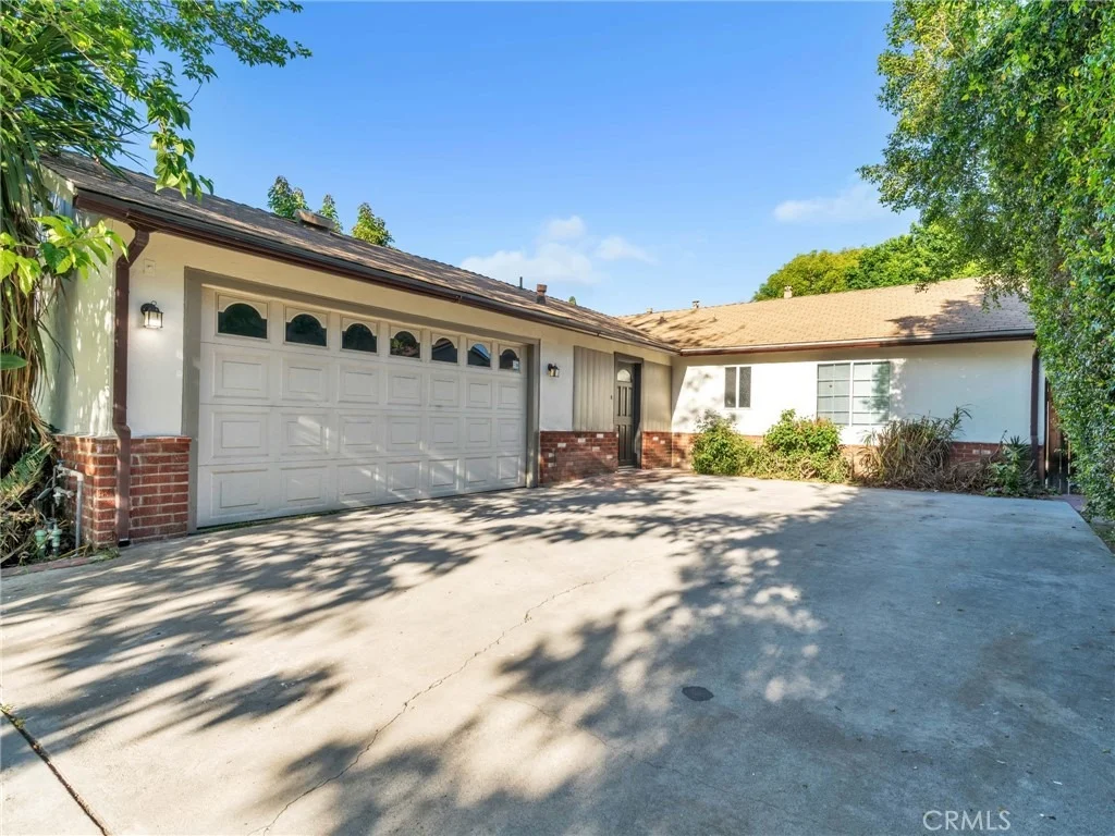 Photo of 7318 Zelzah Avenue