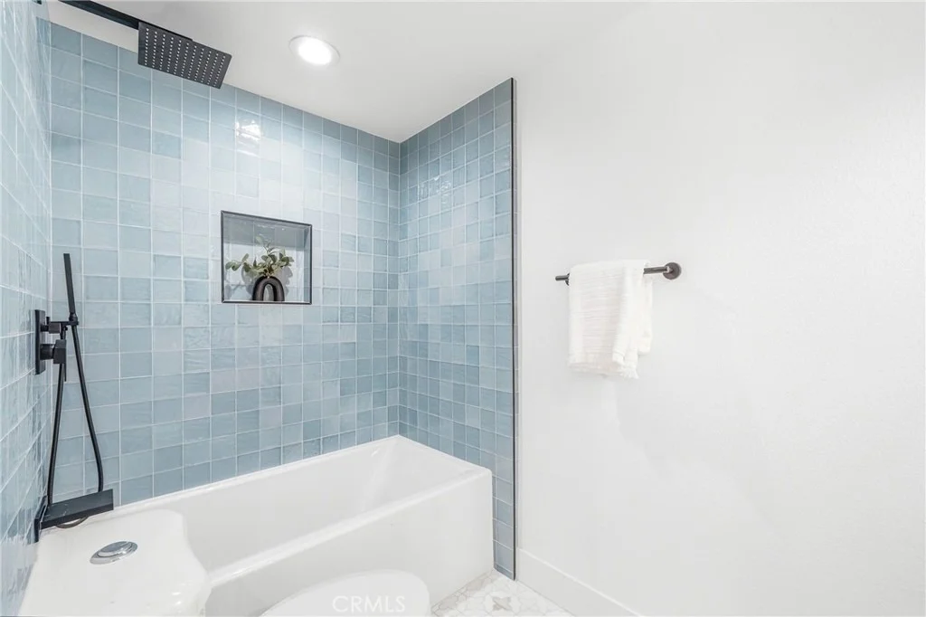 Photo of 2973 Lakeview Way
