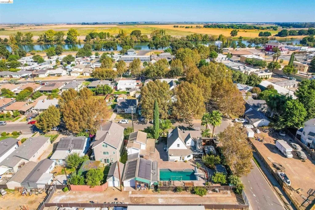 Photo of 2 4th Ave